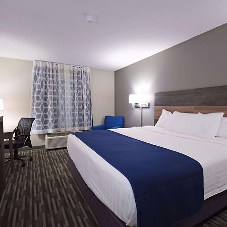 Days Inn & Suites By Wyndham Wisconsin Dells Exterior photo