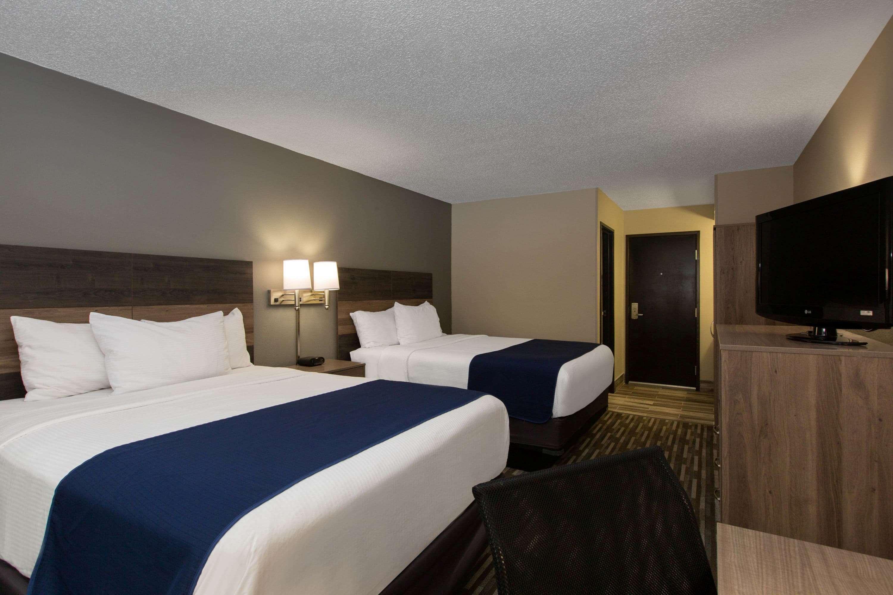 Days Inn & Suites By Wyndham Wisconsin Dells Exterior photo