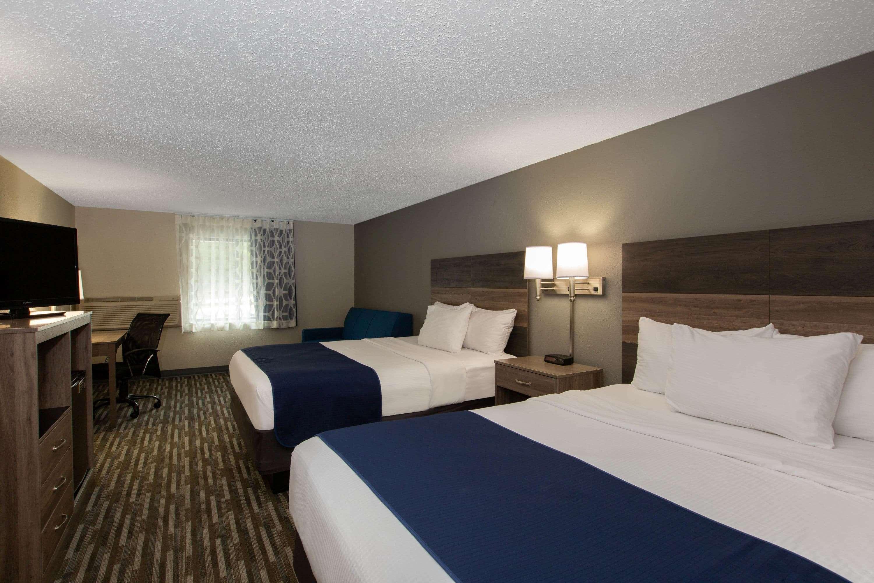 Days Inn & Suites By Wyndham Wisconsin Dells Exterior photo