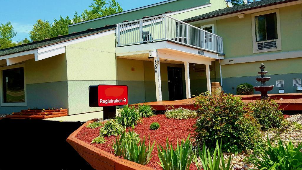 Days Inn & Suites By Wyndham Wisconsin Dells Exterior photo