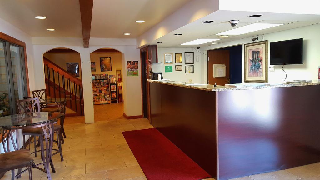 Days Inn & Suites By Wyndham Wisconsin Dells Exterior photo
