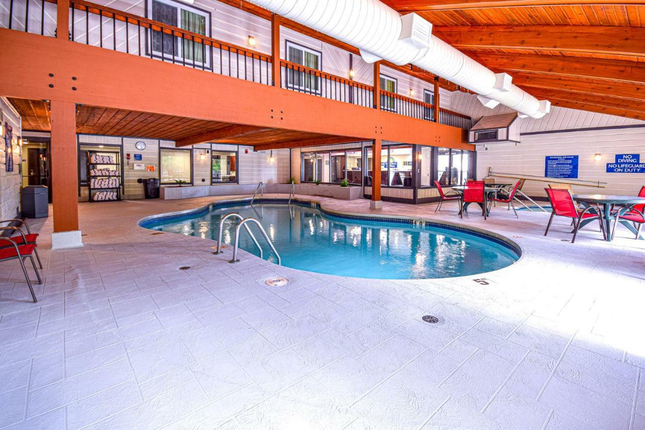 Days Inn & Suites By Wyndham Wisconsin Dells Exterior photo