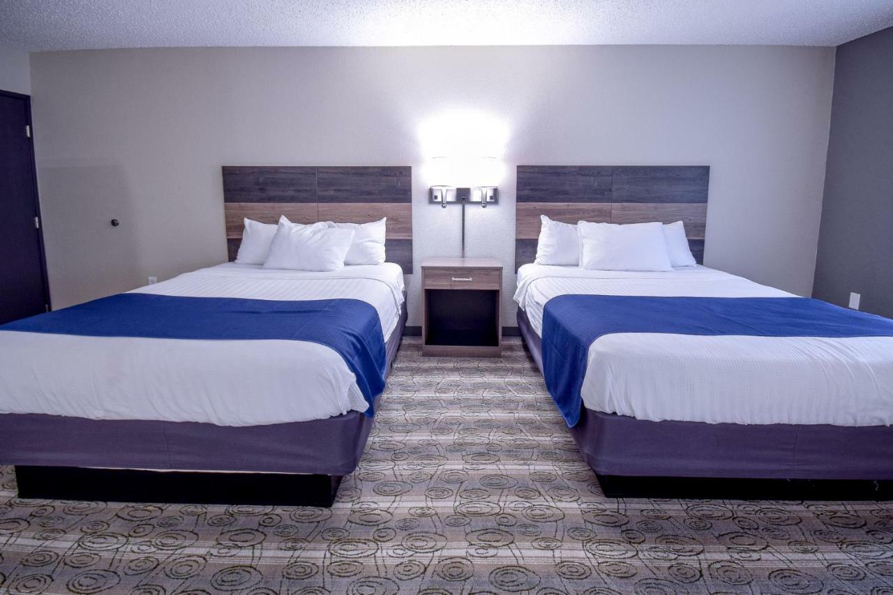 Days Inn & Suites By Wyndham Wisconsin Dells Exterior photo