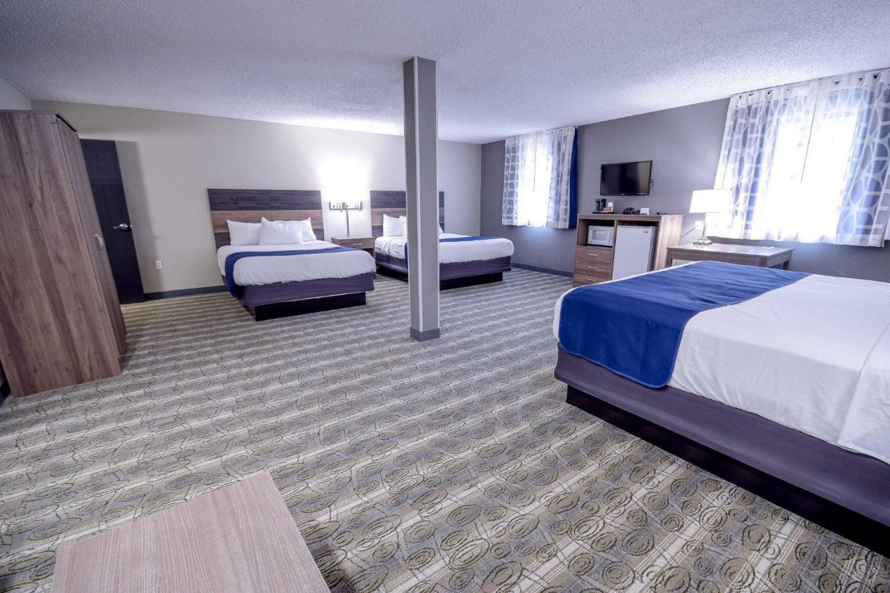 Days Inn & Suites By Wyndham Wisconsin Dells Exterior photo
