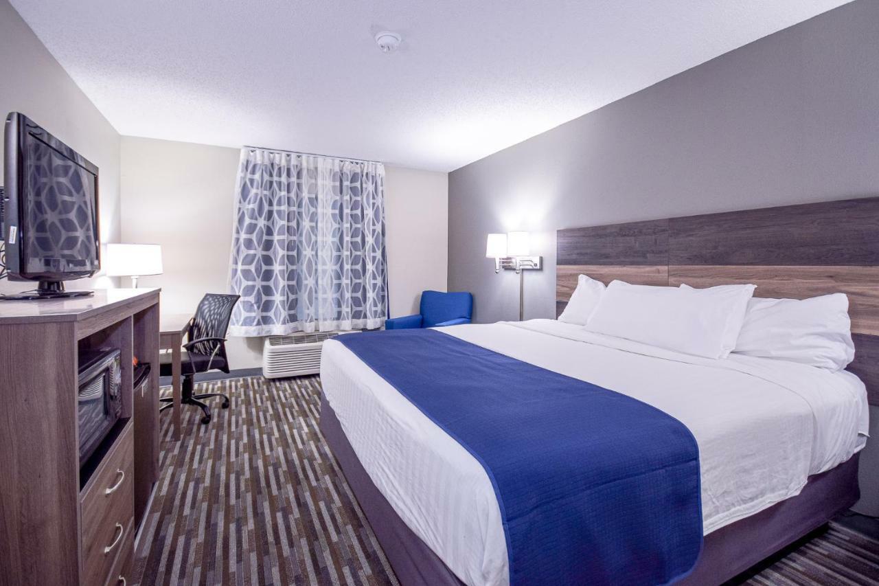 Days Inn & Suites By Wyndham Wisconsin Dells Exterior photo