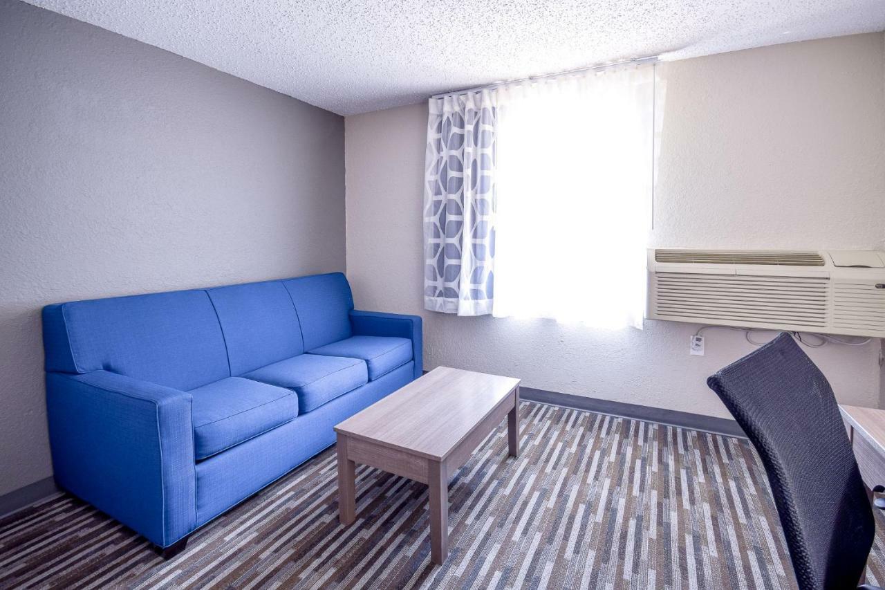 Days Inn & Suites By Wyndham Wisconsin Dells Exterior photo