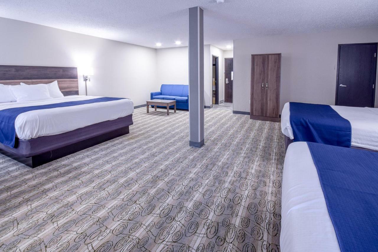 Days Inn & Suites By Wyndham Wisconsin Dells Exterior photo