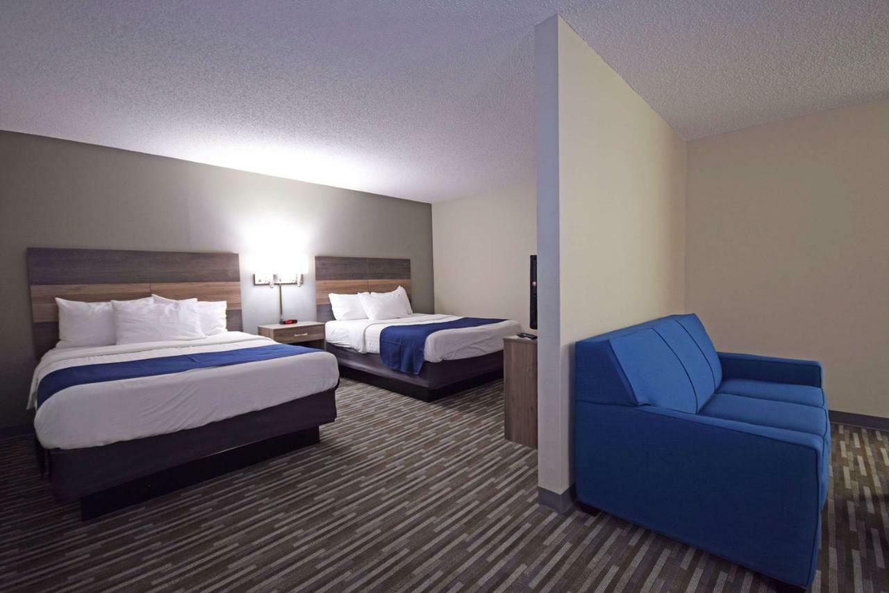 Days Inn & Suites By Wyndham Wisconsin Dells Exterior photo