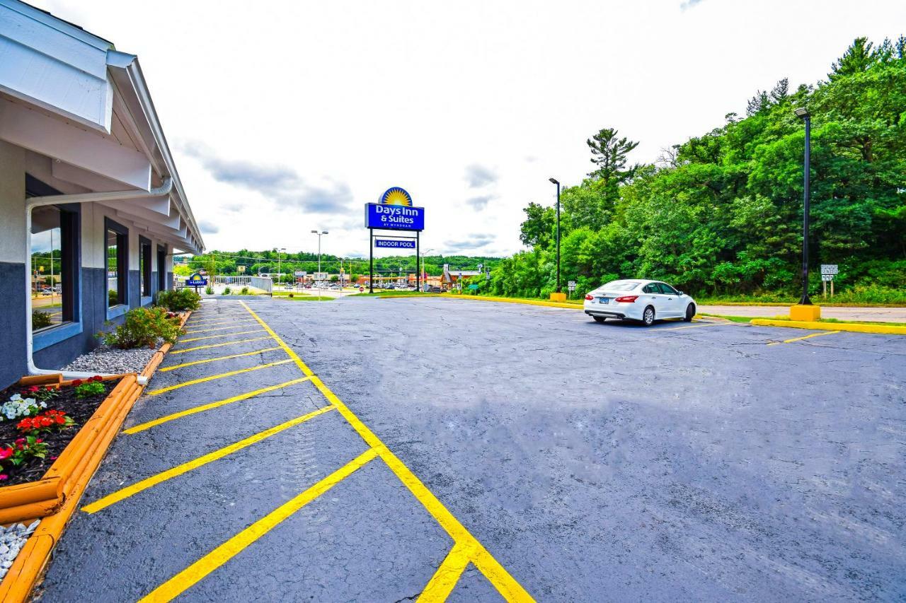 Days Inn & Suites By Wyndham Wisconsin Dells Exterior photo