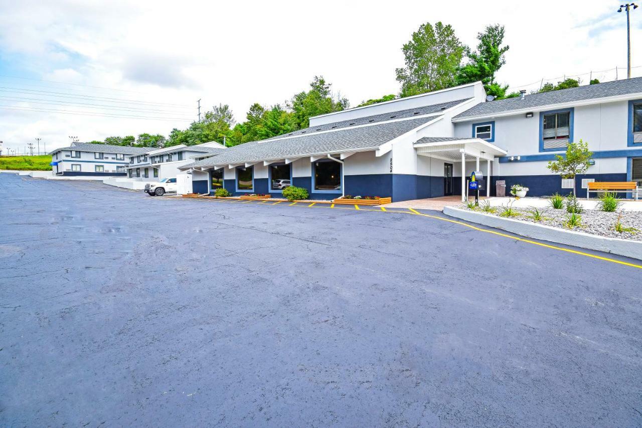 Days Inn & Suites By Wyndham Wisconsin Dells Exterior photo