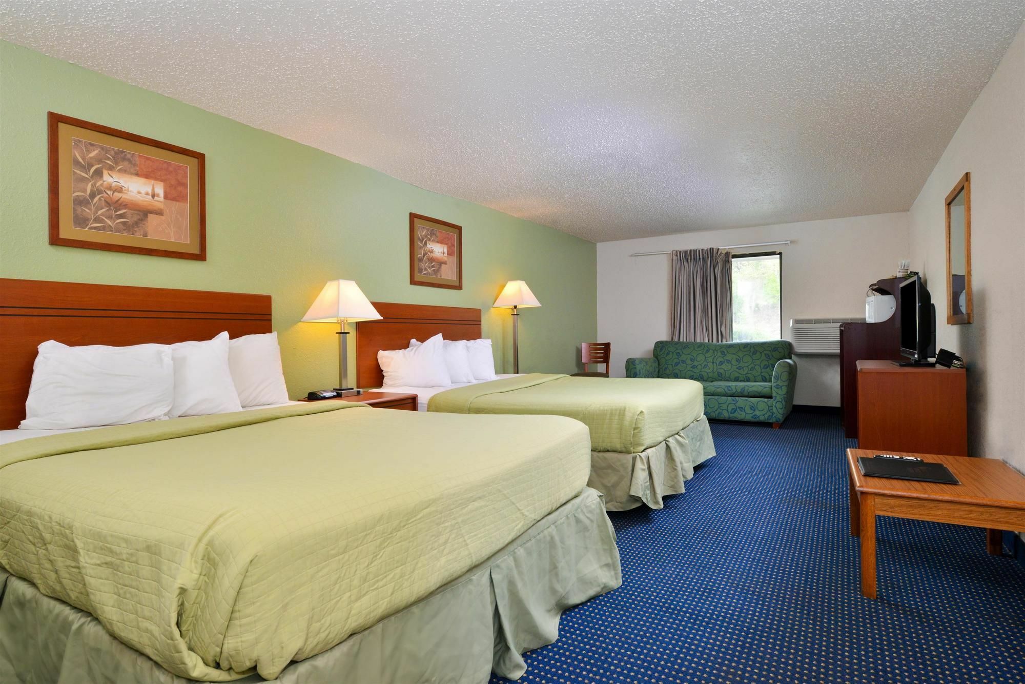 Days Inn & Suites By Wyndham Wisconsin Dells Exterior photo
