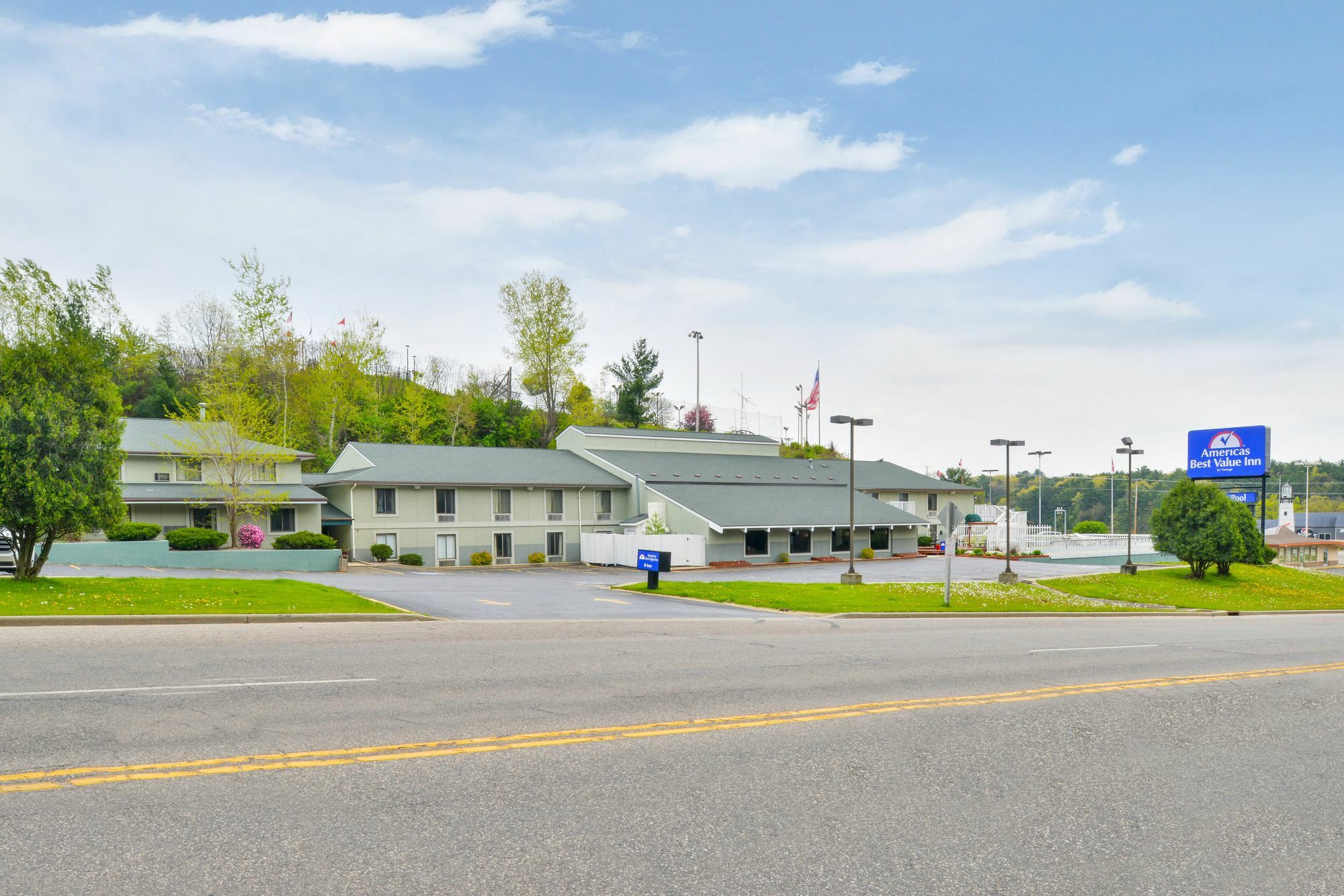 Days Inn & Suites By Wyndham Wisconsin Dells Exterior photo