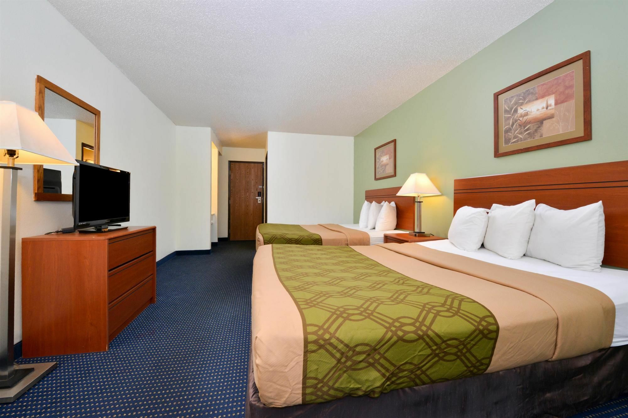 Days Inn & Suites By Wyndham Wisconsin Dells Exterior photo