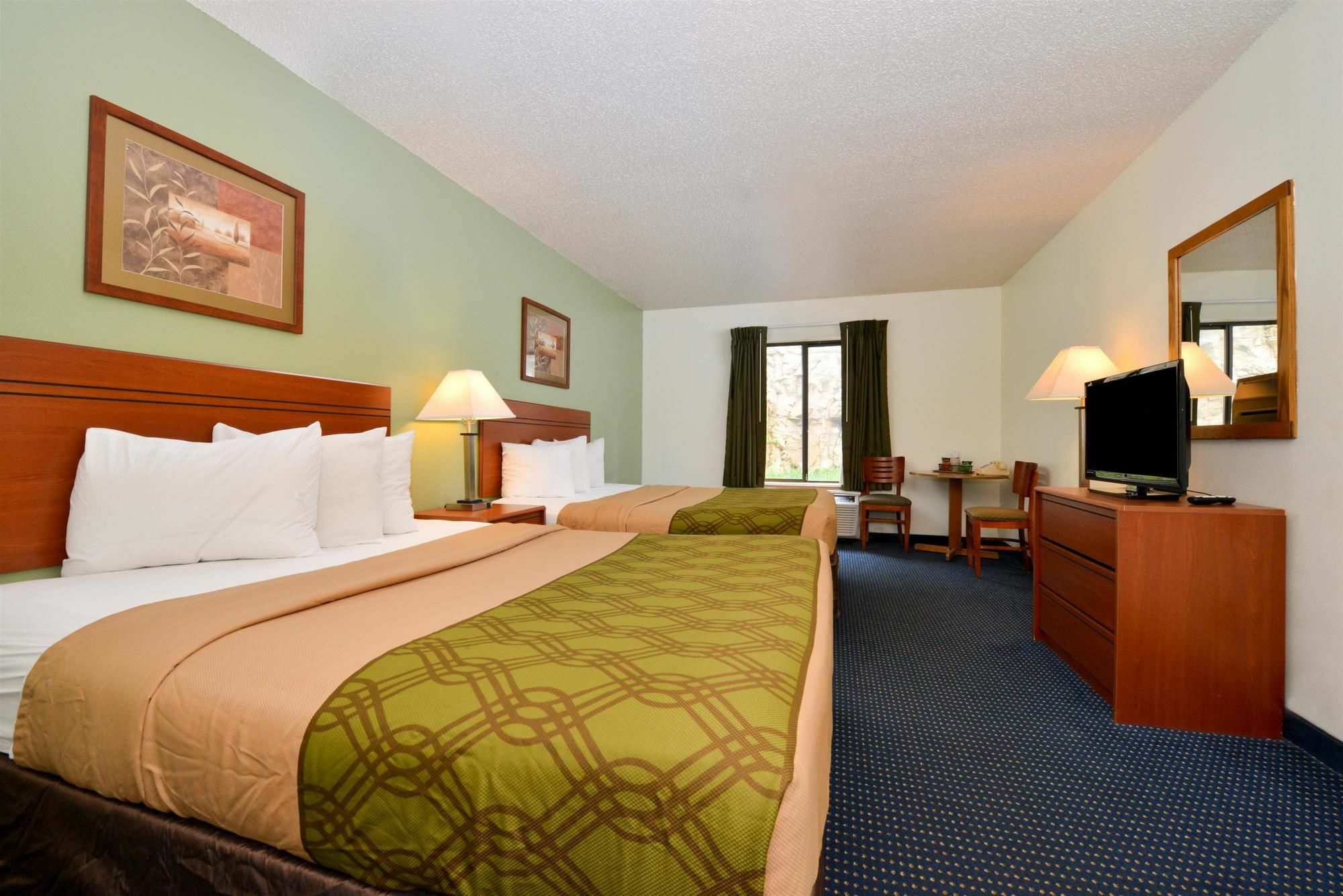 Days Inn & Suites By Wyndham Wisconsin Dells Exterior photo