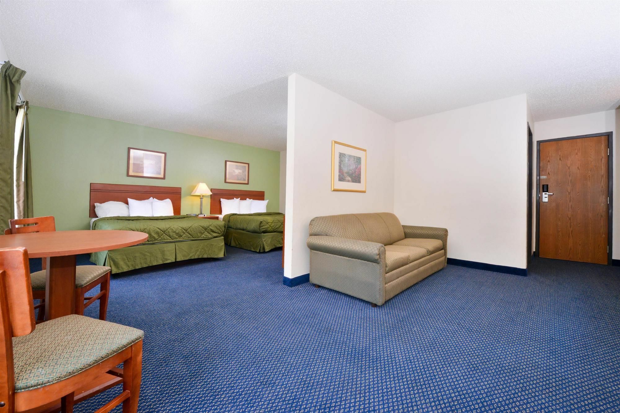 Days Inn & Suites By Wyndham Wisconsin Dells Exterior photo